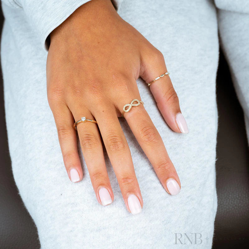 10k White Gold Diamond Infinity Ring